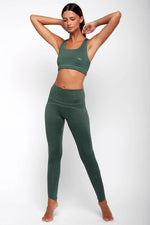 Brassière de yoga vert sapin AJNA YUJ - Maison de pleine conscience