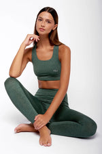 Brassière de yoga vert sapin AJNA YUJ - Maison de pleine conscience