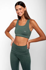 Brassière de yoga vert sapin AJNA YUJ - Maison de pleine conscience