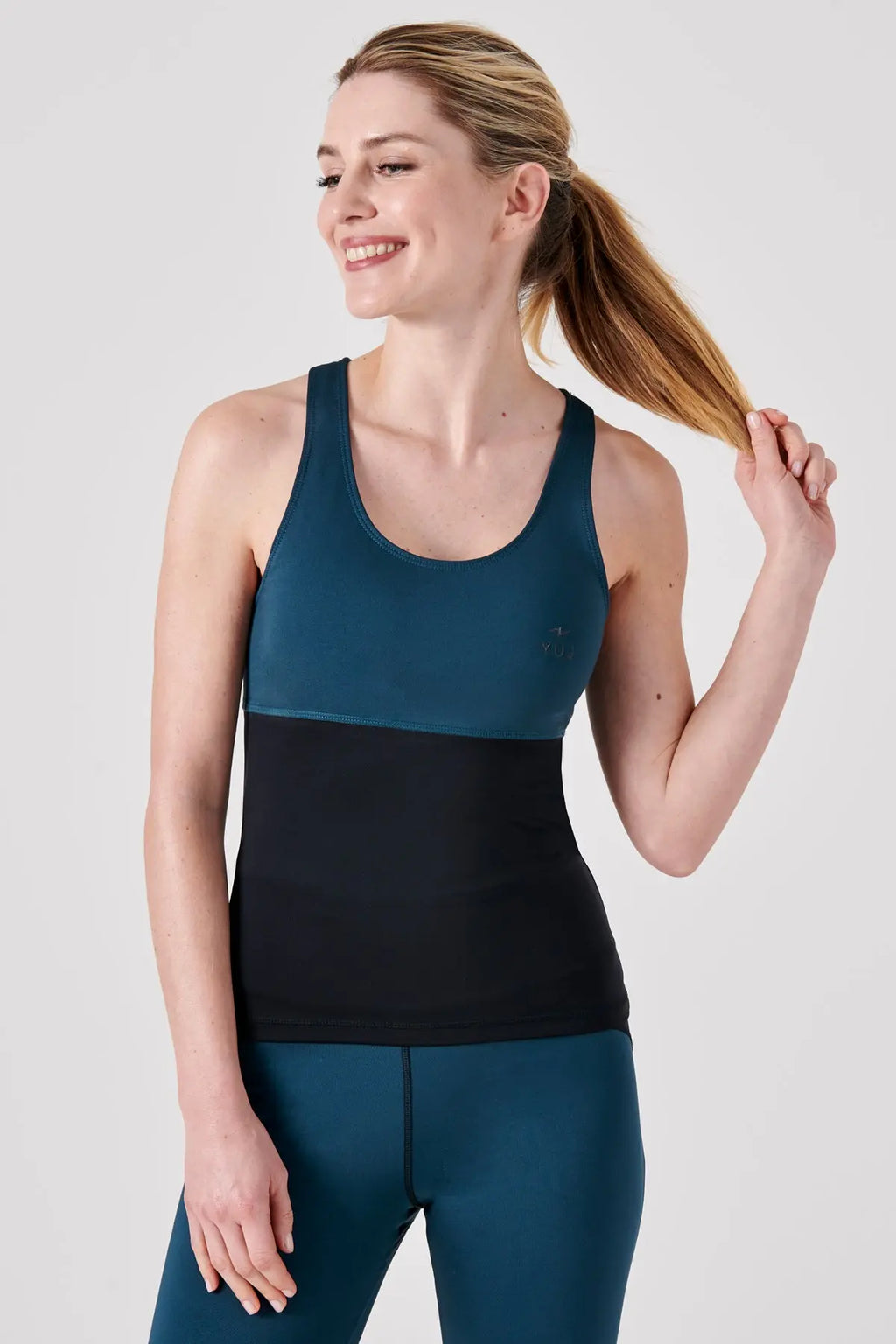 Camiseta de yoga con sujetador integrado YUJ x DAMART YUJ - House of Mindfulness